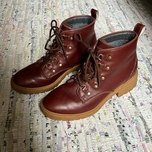 Cole Haan Red Brown Lace Up Ankle chunky Boots Waterproof size 7